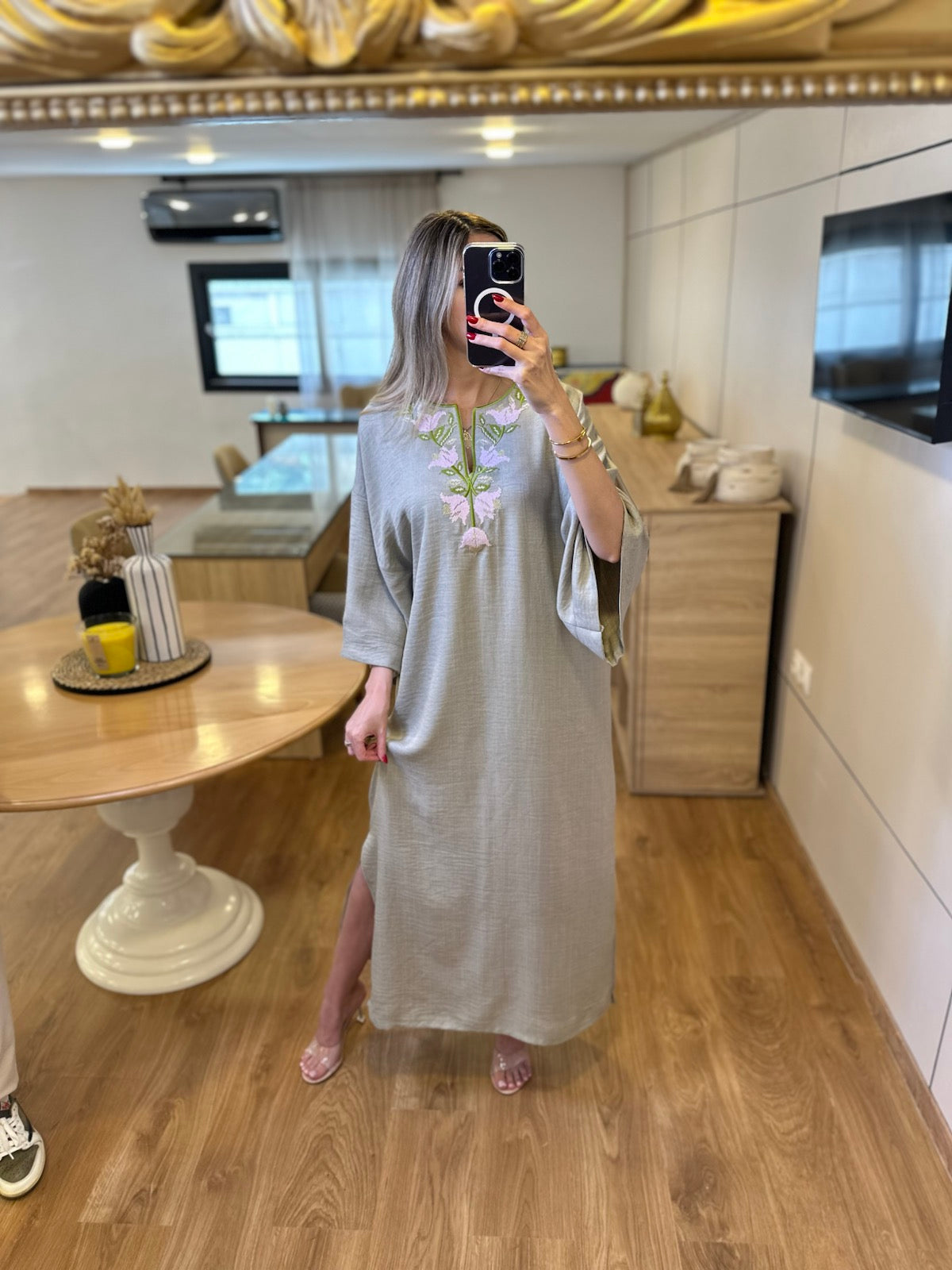 Djeba Zahra – Robe longue brodée – Hiya Couture